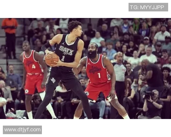 快船大胜马刺,两连胜,势不可挡! 快船大胜马刺,两连胜,势不可挡!