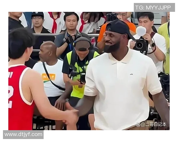 勒布朗-詹姆斯在社交媒体上分享训练日常,激励千万粉丝 勒布朗-詹姆斯在社交媒体上分享训练日常,激励千万粉丝