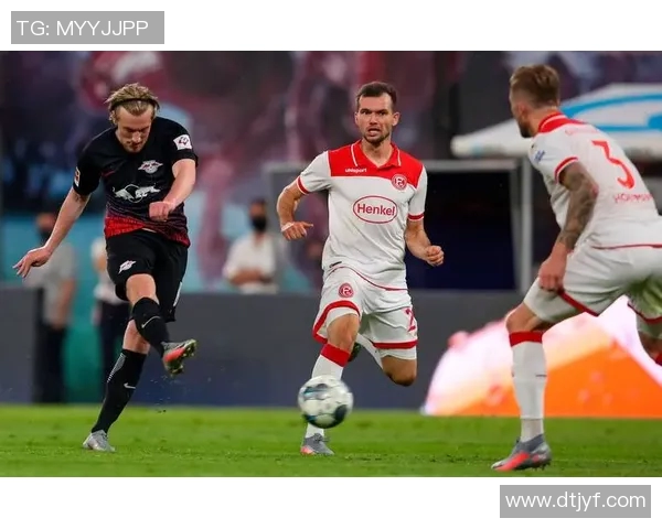 勒沃库森遭遇三连败,德甲前景堪忧 勒沃库森遭遇三连败,德甲前景堪忧